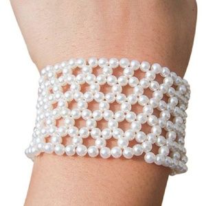 NWOT - White Pearl elastic stretch fashion Bracelet